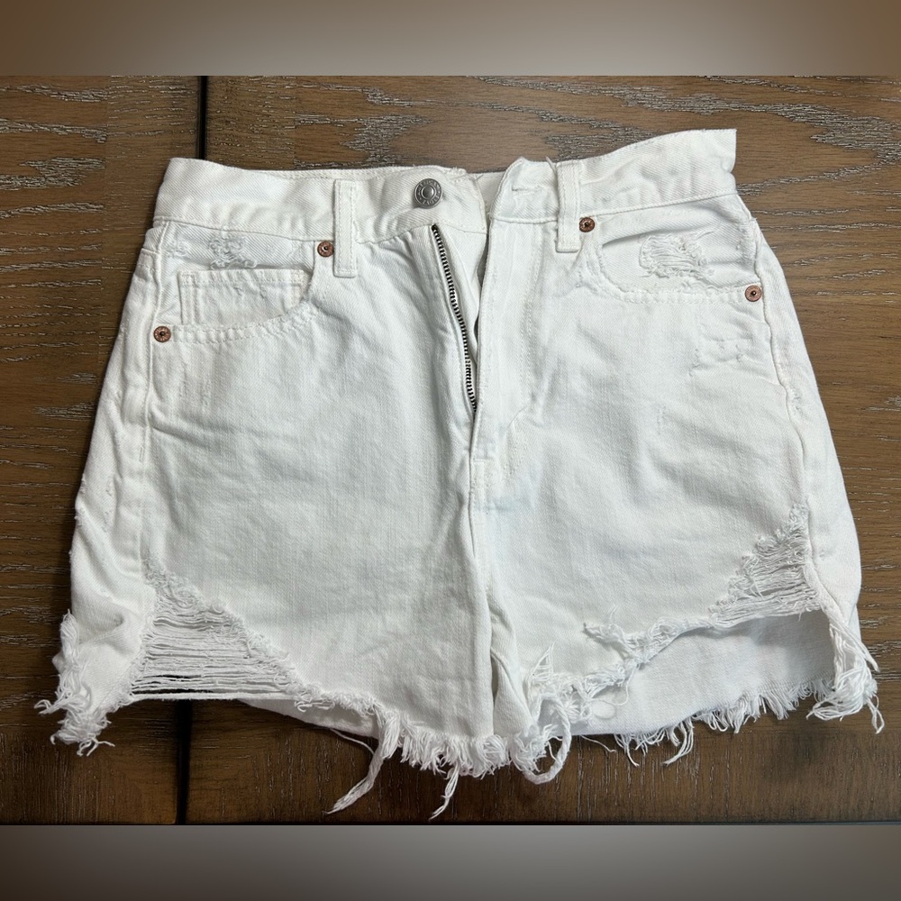 AE distressed mom short